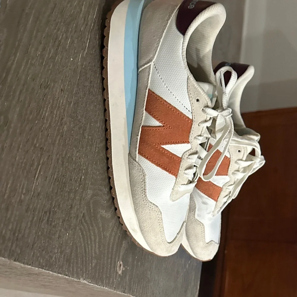 New Balance women's sneaker Cream and Orange Sneakers ws237 9 - Picture 1 of 6